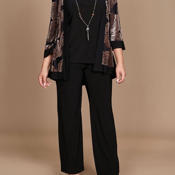 R&M Richards Pant Suit - Picture 2 of 7